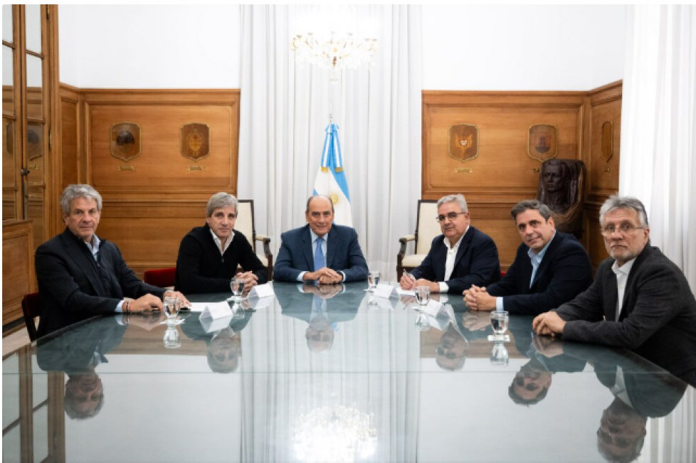 Un gobernador firm el convenio para adherir al plan dlares del colchn y el Ejecutivo busca sumar ms provincias