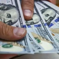 Semana movida para el dólar, que se aleja del piso de la banda