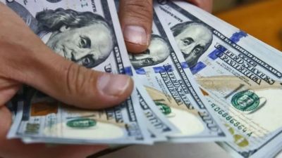 Semana movida para el dólar, que se aleja del piso de la banda