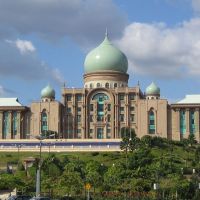 Polica investigar un evento LGTBI por desafiar los valores del islam