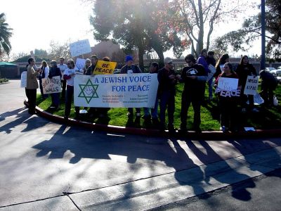 Comunidades judas, afroamericanas, latinas y asitico-americanas de California se unen para combatir el antisemitismo en escuelas