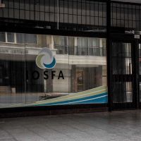 En medio de las denuncias de negocios libertarios con la salud, el Gobierno profundiza el vaciamiento de IOSFA, una obra social con 600 mil afiliados