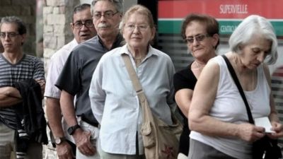 Las jubilaciones perdieron entre 3% y 15% real en lo que va de Milei