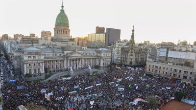 Jubilados, feminismos y trabajadores unifican sus reclamos en una jornada de protesta contra el ajuste y la crueldad