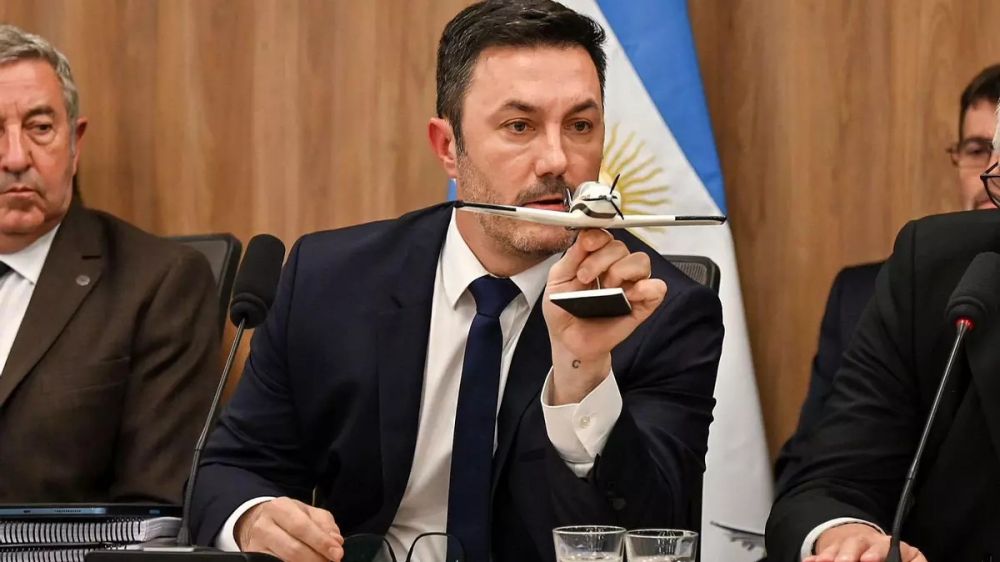 Entre gritos de la oposicin y rodeado de 60 asesores, Petri defendi que las FFAA detengan civiles en la frontera norte