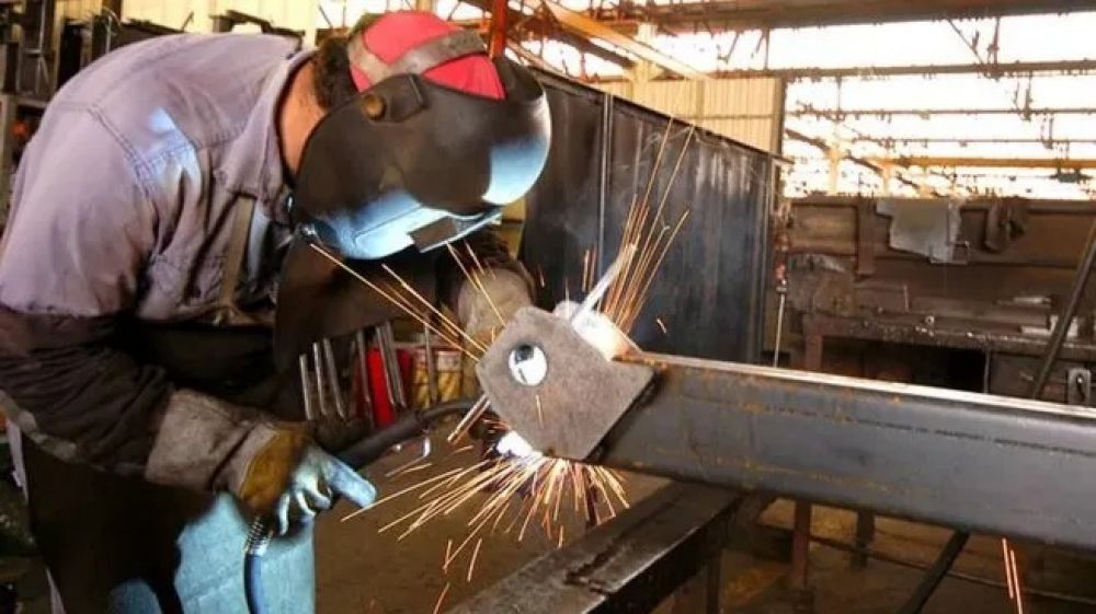 Reclamo transversal por la industria: provincias cuestionan la ausencia de una poltica sectorial y piden consensos