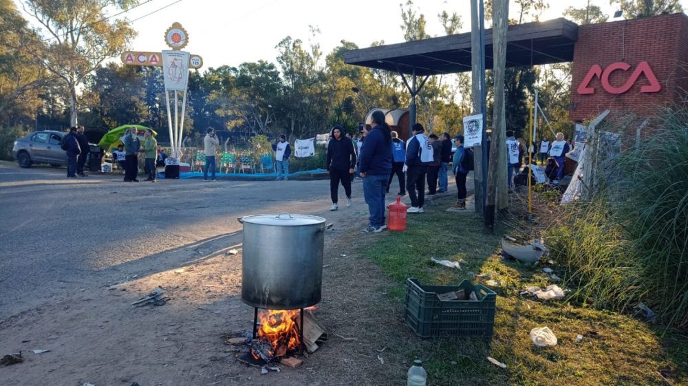 Protesta en tierras de Scioli: organizaciones sociales reclamaron el regreso del Turismo Social y amenazan con acampar en La ata en verano