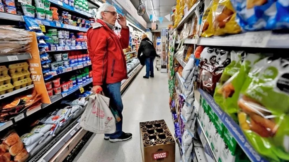 Casi la mitad de los argentinos redujo su gasto en alimentos en el ltimo ao