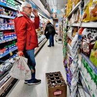 Casi la mitad de los argentinos redujo su gasto en alimentos en el ltimo ao