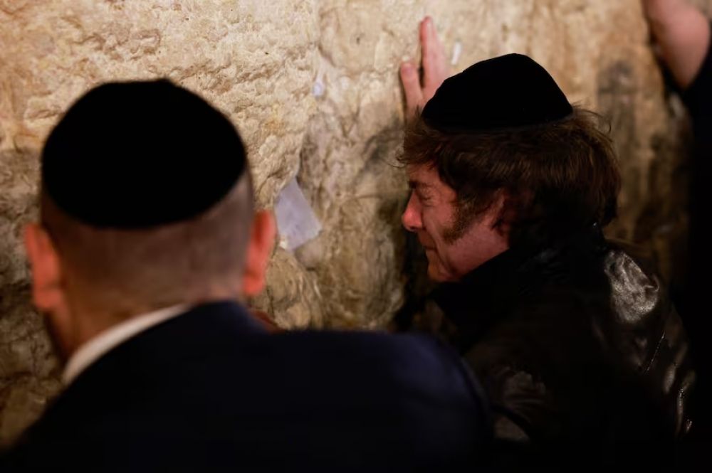Javier Milei lleg a Israel y fue a rezar al Muro de los Lamentos: Sepan que mi apoyo es de corazn