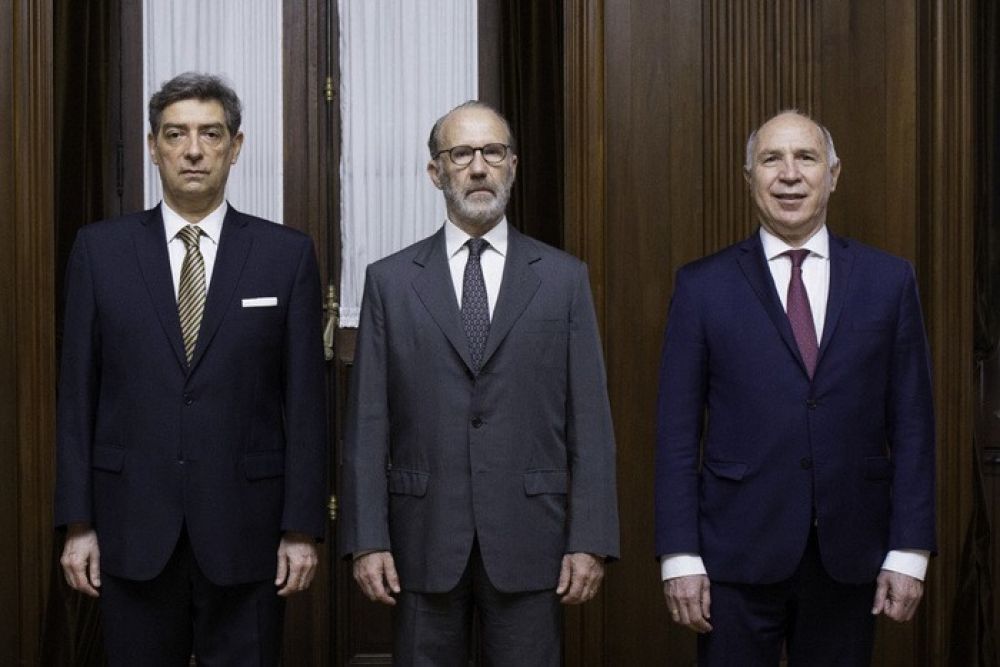 Mientras corren las operaciones, en la Corte Suprema juegan a las escondidas
