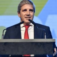 Caputo redobla la apuesta y cree que la inflación podría empezar 