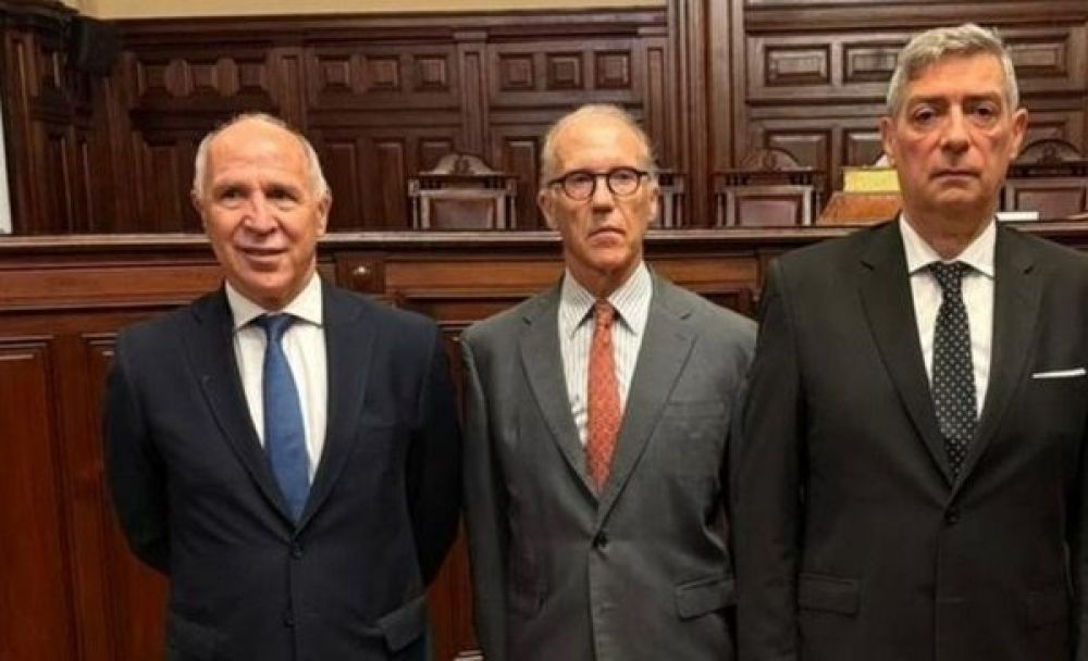 La Corte entra en la historia que escribe la extrema derecha