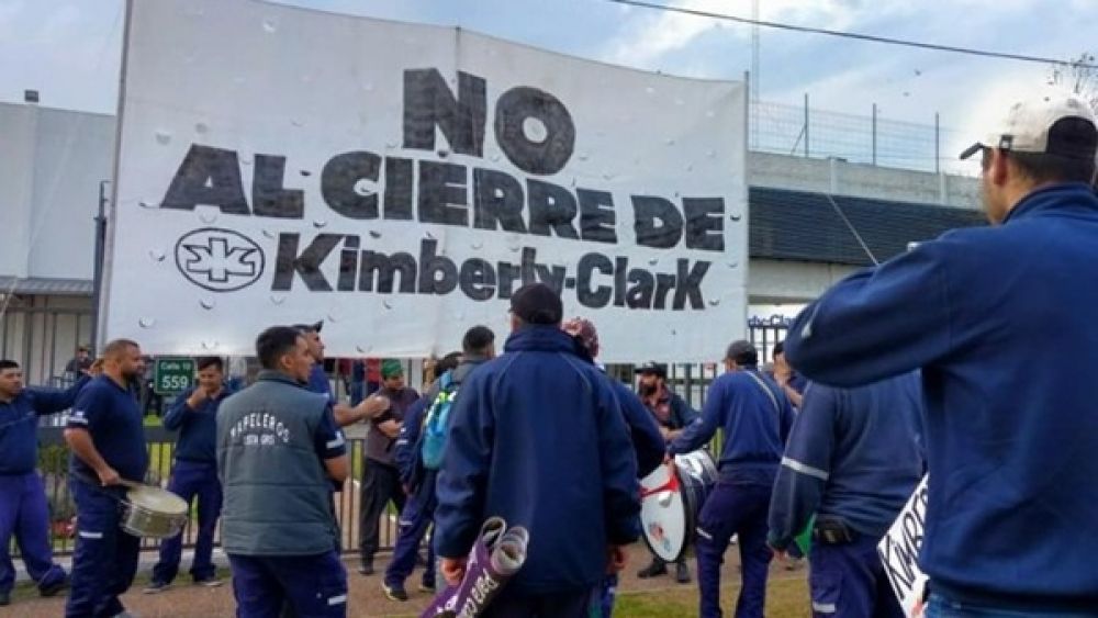 La multinacional Kimberly-Clark cerr su planta en Pilar y despidi a 220 trabajadores