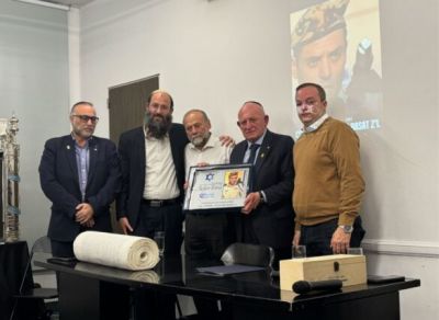 Se termina de escribir en la DAIA el Sfer Tor en memoria de los jaialim cados desde el 7 de Octubre
