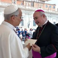 Los obispos argentinos invitaron formalmente al papa Len XIV a visitar la tierra de Francisco