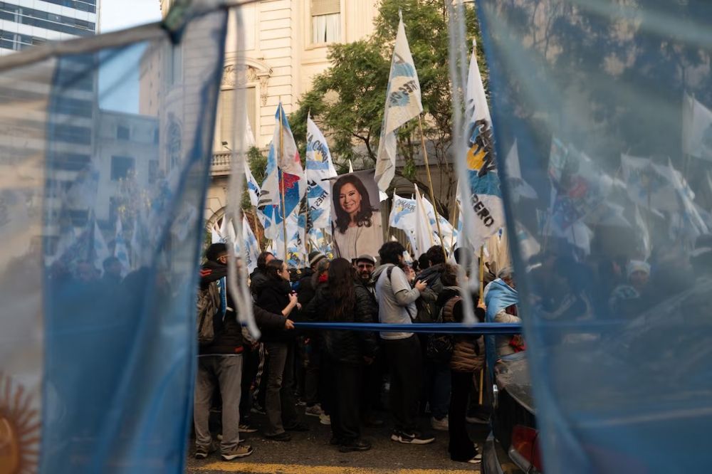 Sin CFK candidata y con la tensin por la unidad an latente, el peronismo retoma la negociacin electoral en PBA