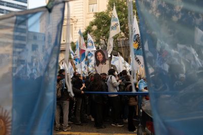 Sin CFK candidata y con la tensin por la unidad an latente, el peronismo retoma la negociacin electoral en PBA