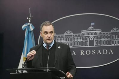 Silencio de radio del gobierno de Javier Milei ante una Plaza de Mayo colmada
