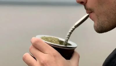 Tomaba mate en el trabajo y lo despidieron: la Justicia ordenó que lo indemnicen