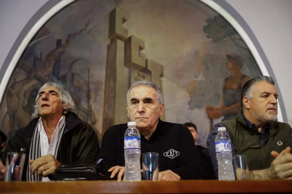 Una novedosa alianza de gremios, piqueteros y organizaciones sociales se une para reclamar contra el Gobierno