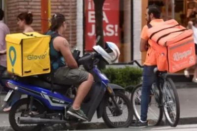 Entre la seducción y la sospecha, el vínculo inestable de los trabajadores de plataforma con Milei