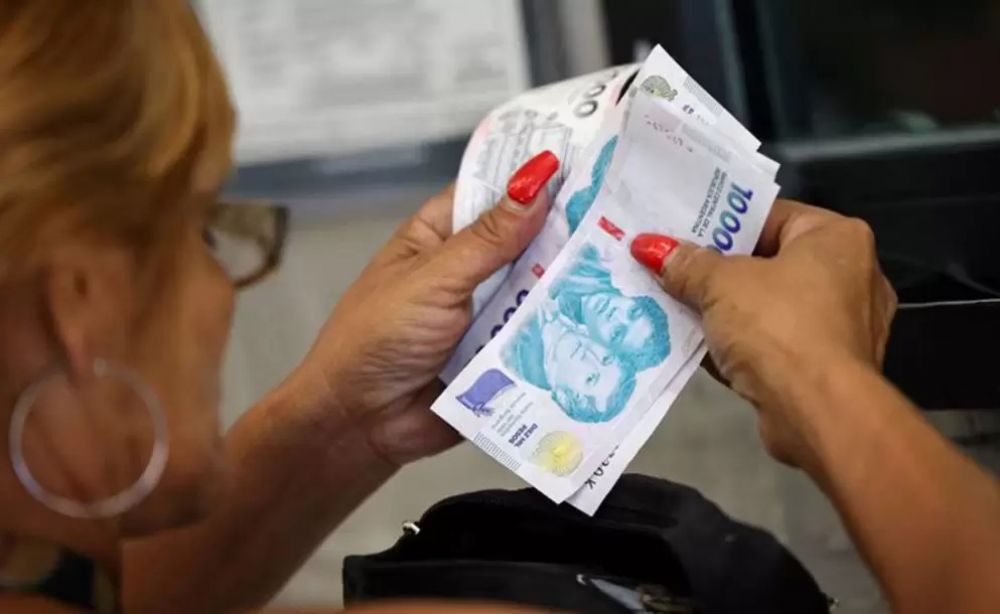 El aguinaldo en Argentina: de respiro y derecho salarial a un salvavidas econmico