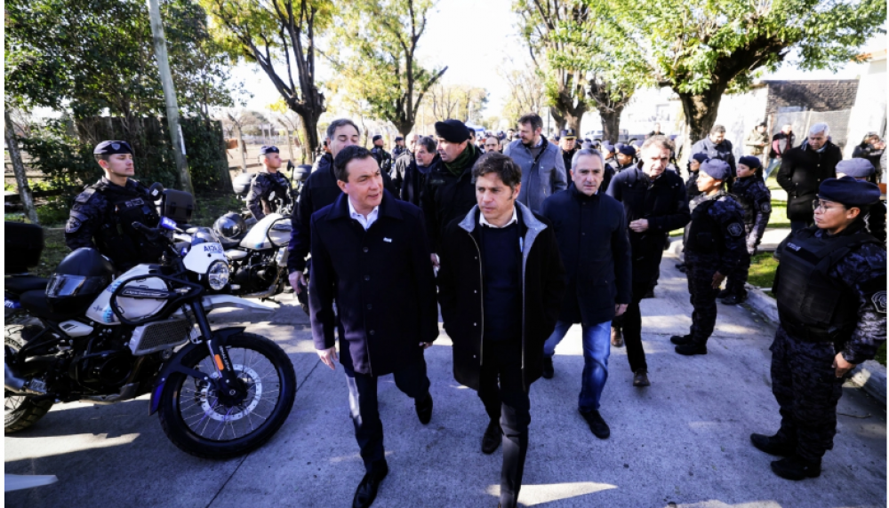 Agenda en Florencio Varela: Kicillof entreg vehculos de seguridad y firm convenios con Banco Provincia