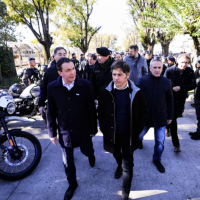 Agenda en Florencio Varela: Kicillof entreg vehculos de seguridad y firm convenios con Banco Provincia