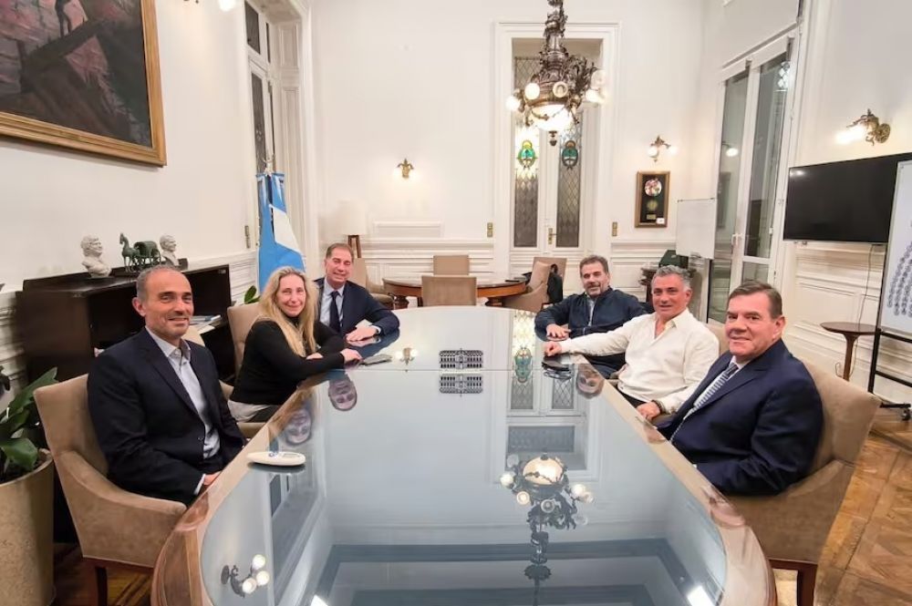 Alianza bonaerense: Pro se llev una promesa de LLA para sus intendentes, pero se dificulta un acuerdo con la UCR