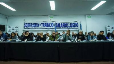 Un frente inédito de gremios y piqueteros desafía a Sturzenegger: “Es el monje negro del Gobierno”
