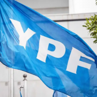 YPF demora una suba de precios, entre la espada de la rentabilidad y la pared de la inflación