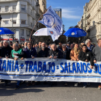 El Frente de Lucha por la Soberana, el Trabajo Digno y los Salarios Justos march al Ministerio de Desregulacin con fuertes crticas al Gobierno Nacional: Atentan contra los derechos adquiridos por el pueblo argentino