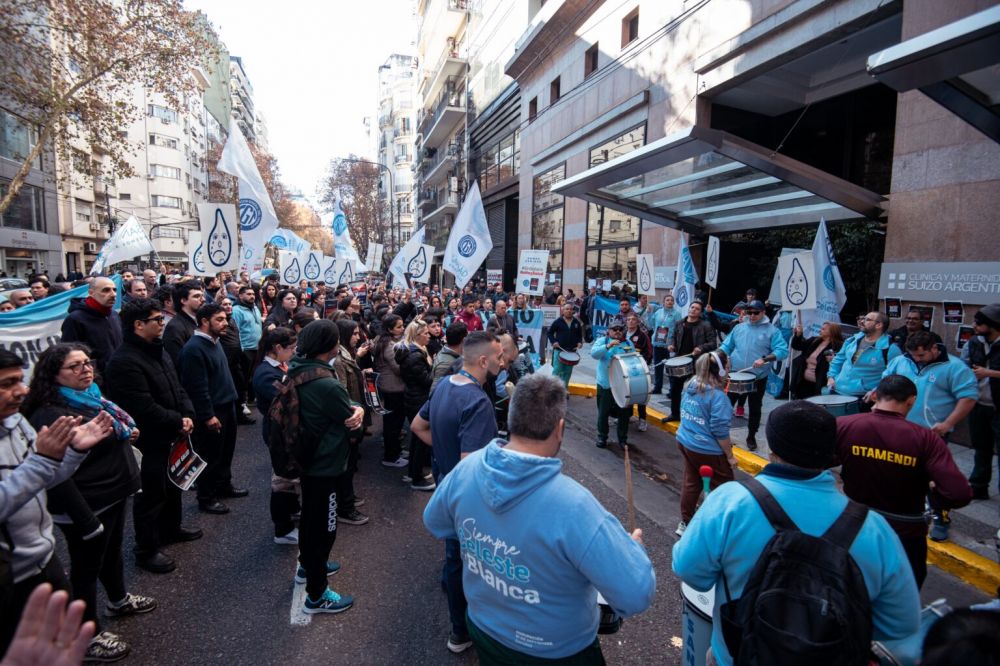 Aumentos del 1,5%mensual y sumas fijas, el acuerdo salarial de Hctor Daer para destrabar la compleja paritaria de Sanidad