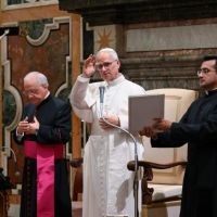 El Papa: Ayudar al Oriente cristiano, azotado por una violencia diablica