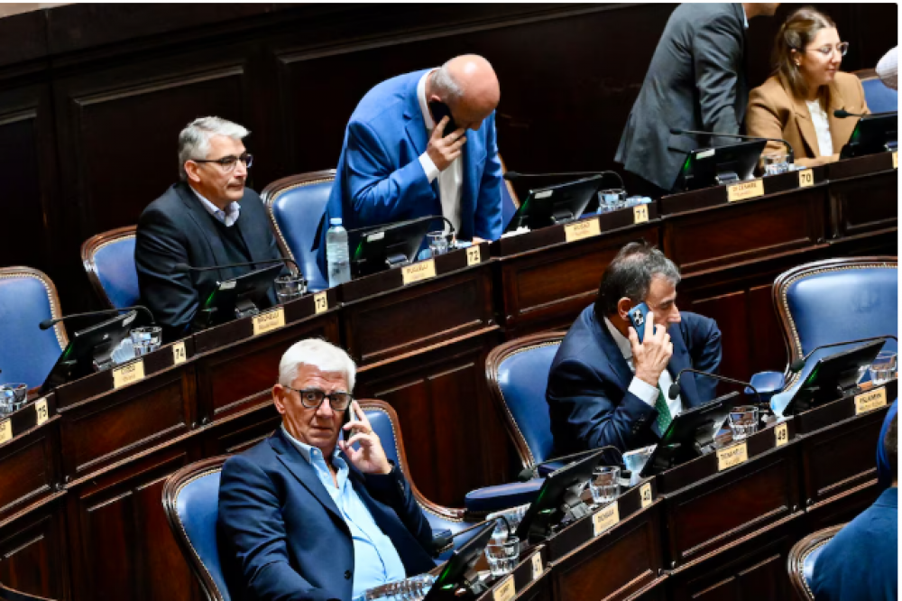El peronismo busca los votos para las reelecciones indefinidas de legisladores en PBA, pero se estira el debate