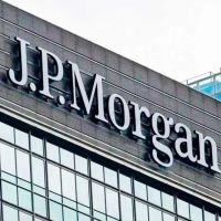 JP Morgan, crítico con Milei, aconseja salir de la deuda argentina al menos hasta las elecciones de octubre