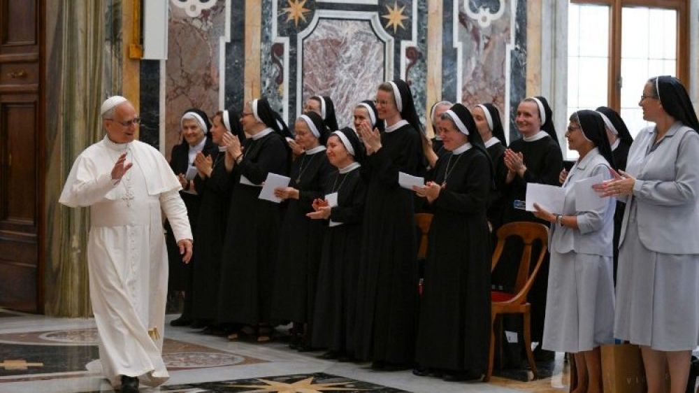 El Papa a las religiosas: arraigadas y fundadas en la caridad para sembrar el bien