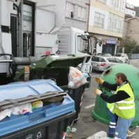 Los trabajadores del servicio de recogida de la basura de Redondela reclaman un incremento en la plantilla