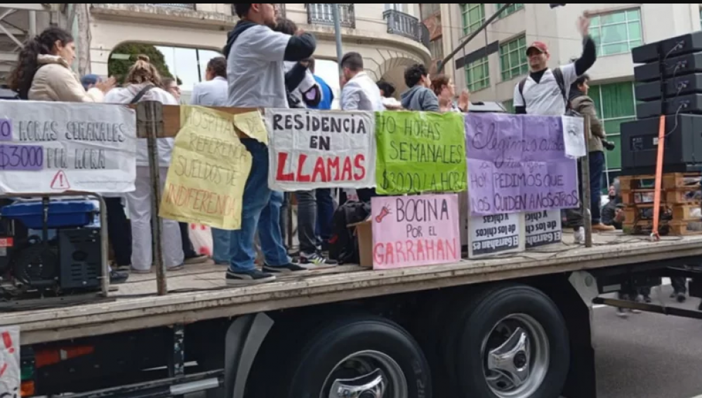 Por bajos salarios y las reformas libertarias, el sistema de salud es un polvorn a punto de explotar
