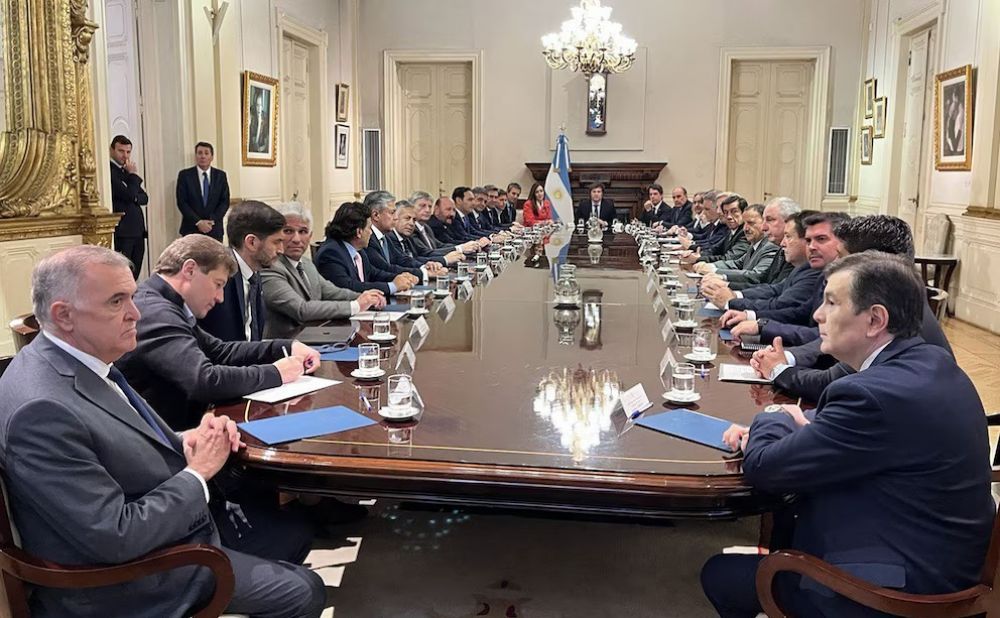 En medio del acecho opositor, el Gobierno proyecta convocar a las provincias para acercar posiciones