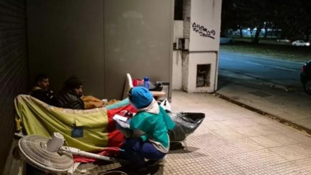 La calle no es un lugar para vivir, mucho menos para morir: censaron a personas sin hogar en medio de la ola polar