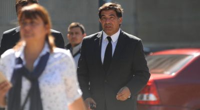 Con un oficialismo debilitado por el fallecimiento de Sueiro, la oposicin divida y la apuesta a un pleno del renacido Echegaray, qued oficializado el mapa electoral del gremio de la Aduana