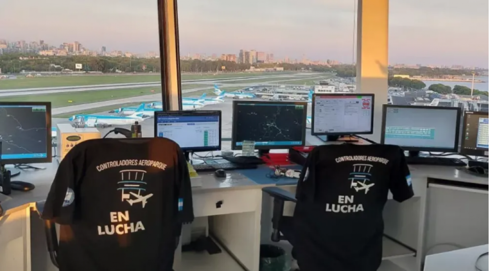 Los controladores areos lanzaron un cronograma de paros por reclamo salarial y amenazan con jaquear los vuelos en las vacaciones de invierno
