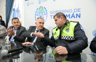 El Gobernador encabez un nuevo acuerdo salarial con la Polica de Tucumn