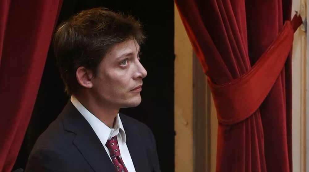 Triunf el menemismo: Santiago Caputo ya no forma parte de la mesa chica del Gobierno