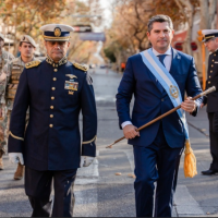 San Juan conmemoró el 209° aniversario de la Independencia con un emotivo acto encabezado por el gobernador Orrego