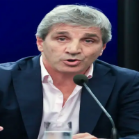 Luis Caputo acusó a la oposición de querer romper el equilibrio fiscal: 