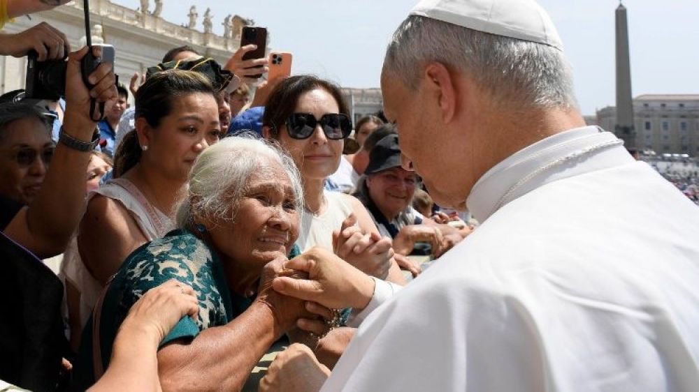 El Papa: Visitar a un anciano es encontrar a Jess, libera de la indiferencia y soledad