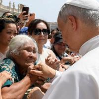 El Papa: Visitar a un anciano es encontrar a Jess, libera de la indiferencia y soledad